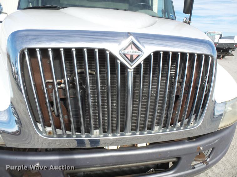 image for item DA2471 2006 International 4200 dump truck