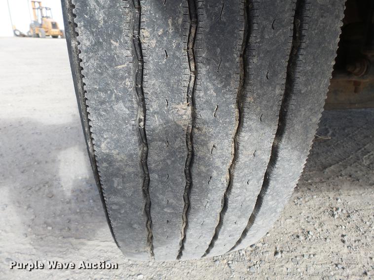 image for item DA2471 2006 International 4200 dump truck