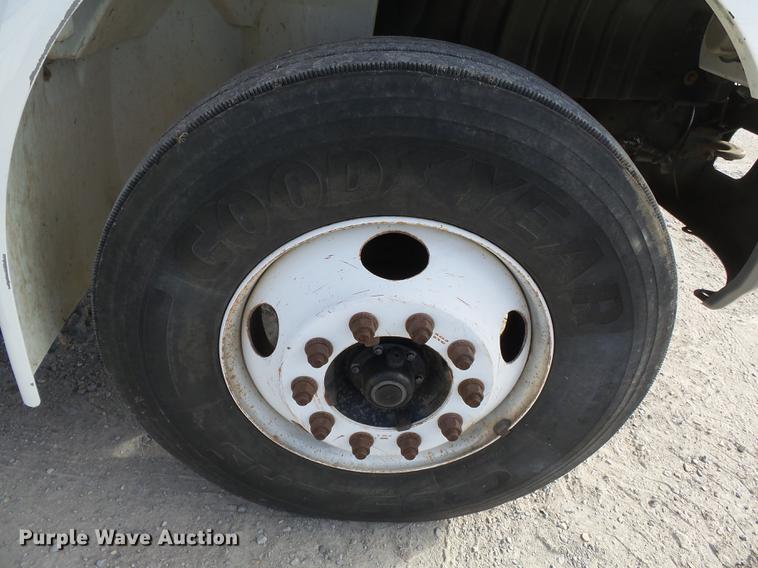 image for item DA2471 2006 International 4200 dump truck