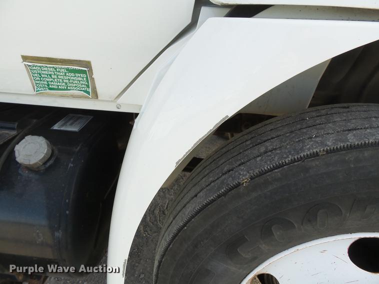 image for item DA2471 2006 International 4200 dump truck