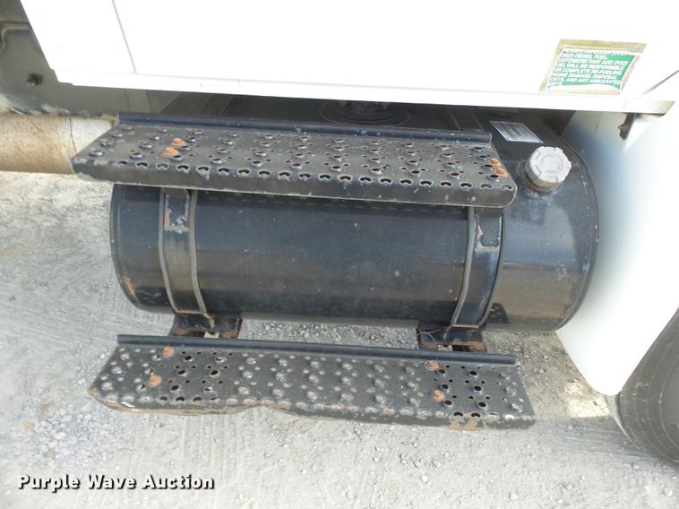 image for item DA2471 2006 International 4200 dump truck