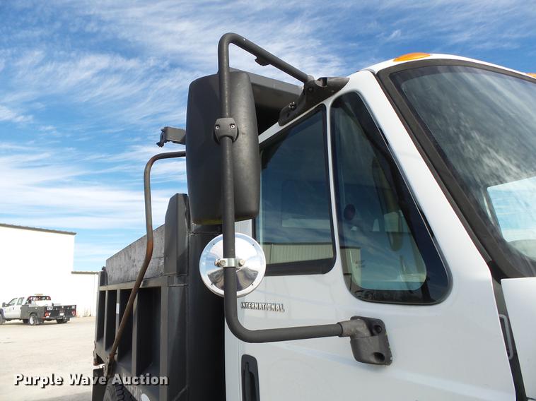 image for item DA2471 2006 International 4200 dump truck