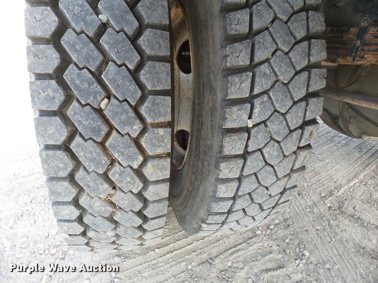 image for item DA2471 2006 International 4200 dump truck