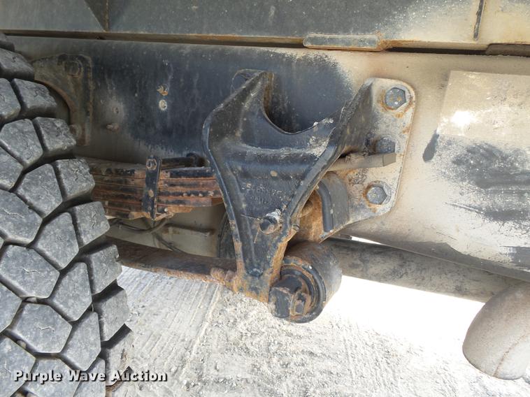 image for item DA2471 2006 International 4200 dump truck