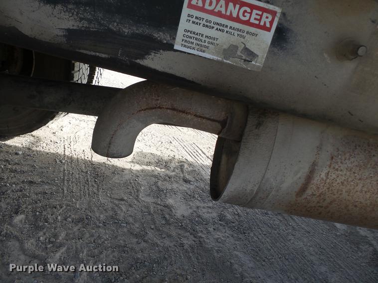 image for item DA2471 2006 International 4200 dump truck