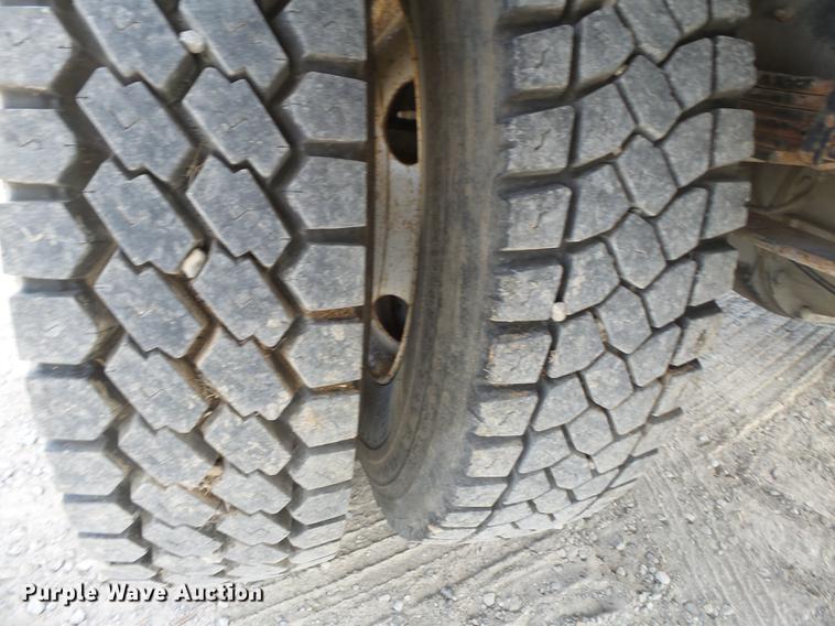 image for item DA2471 2006 International 4200 dump truck