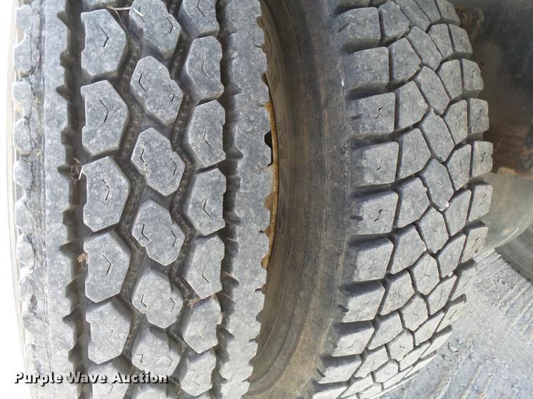 image for item DA2471 2006 International 4200 dump truck