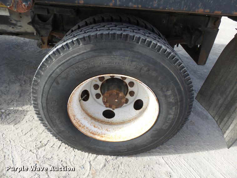 image for item DA2471 2006 International 4200 dump truck