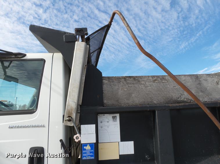 image for item DA2471 2006 International 4200 dump truck