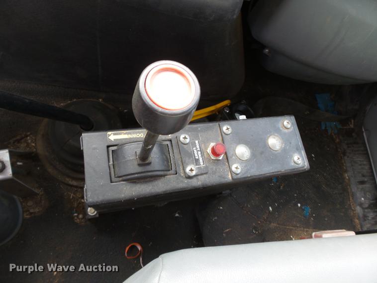 image for item DA2471 2006 International 4200 dump truck