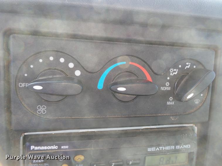 image for item DA2471 2006 International 4200 dump truck