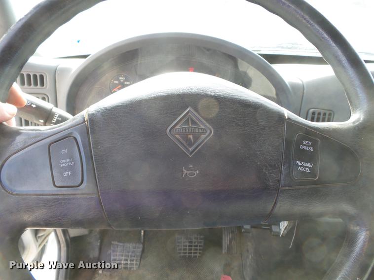 image for item DA2471 2006 International 4200 dump truck