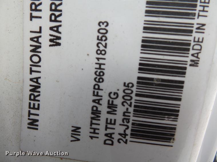 image for item DA2471 2006 International 4200 dump truck