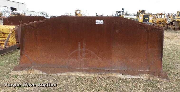 image for item DA2476 Komatsu 135 SU single tilt dozer blade