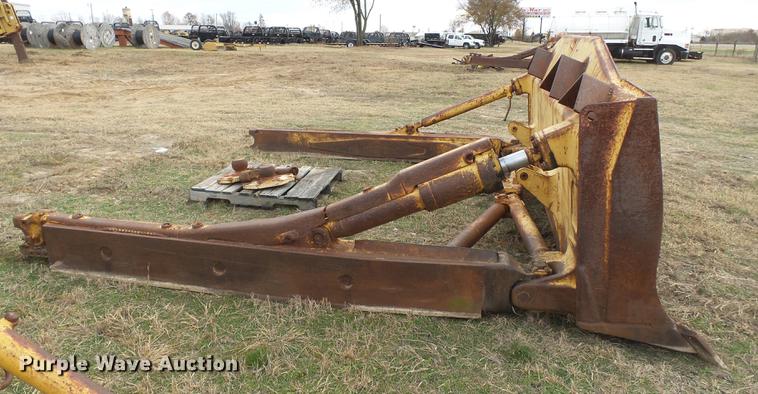 image for item DA2476 Komatsu 135 SU single tilt dozer blade