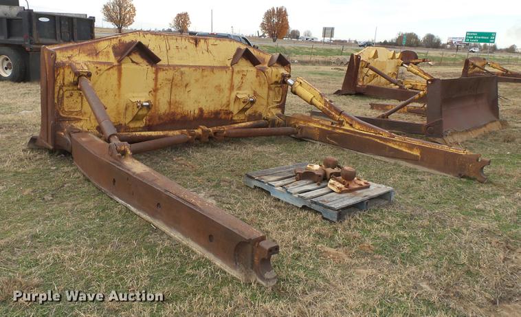 image for item DA2476 Komatsu 135 SU single tilt dozer blade