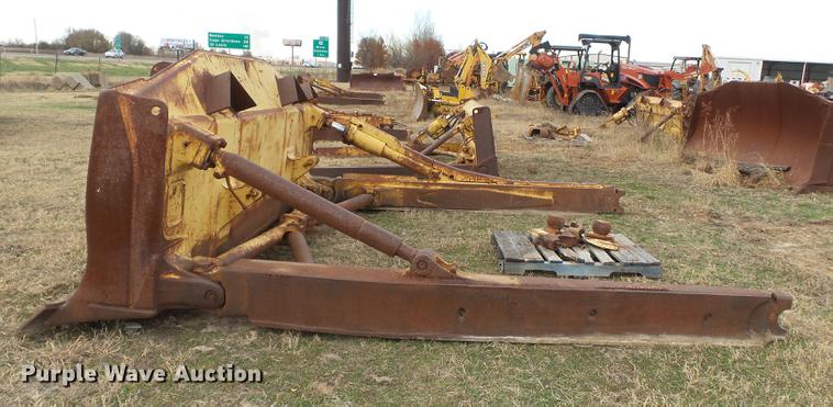 image for item DA2476 Komatsu 135 SU single tilt dozer blade