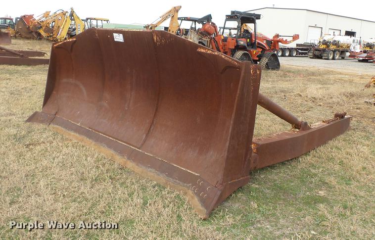 image for item DA2477 Komatsu 135 SU single tilt dozer blade