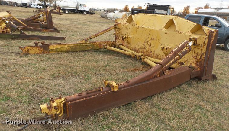 image for item DA2477 Komatsu 135 SU single tilt dozer blade