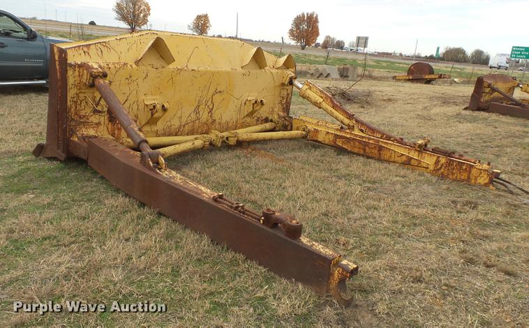 image for item DA2477 Komatsu 135 SU single tilt dozer blade