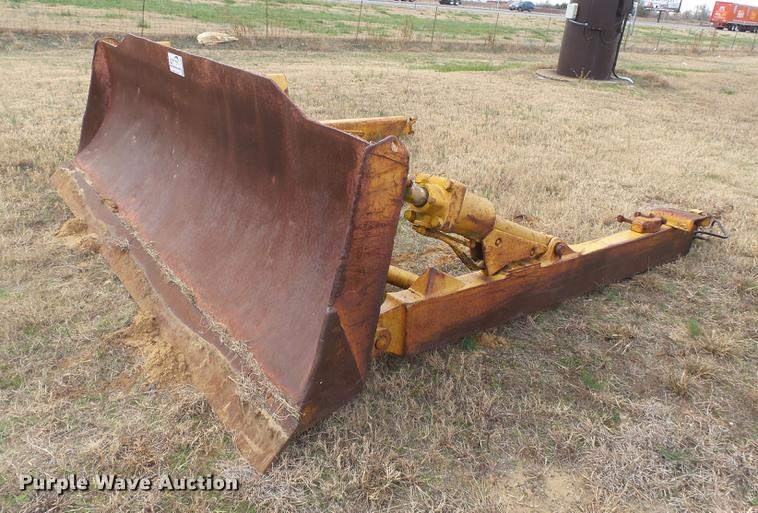 image for item DA2479 Komatsu D68E SU single tilt dozer blade