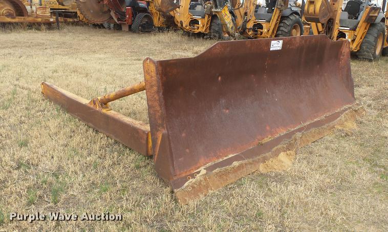 image for item DA2479 Komatsu D68E SU single tilt dozer blade