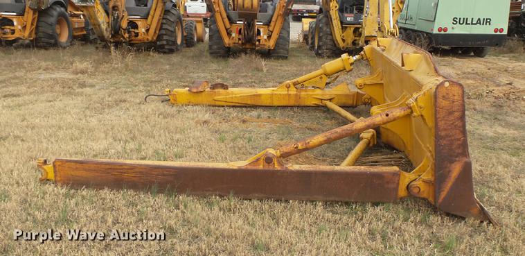 image for item DA2479 Komatsu D68E SU single tilt dozer blade