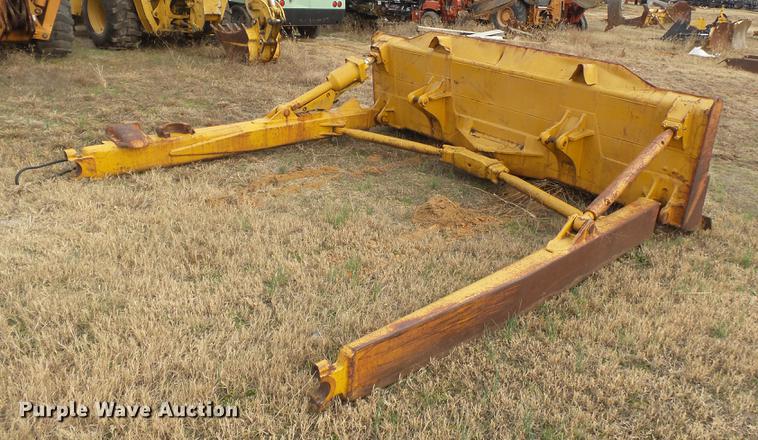 image for item DA2479 Komatsu D68E SU single tilt dozer blade