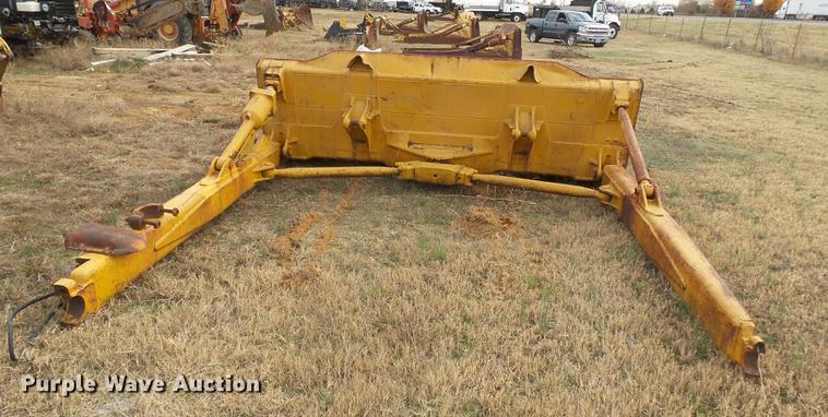 image for item DA2479 Komatsu D68E SU single tilt dozer blade