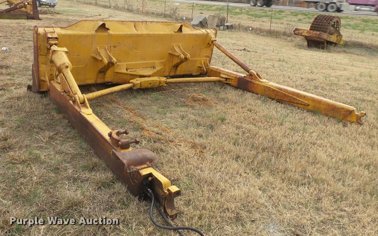 image for item DA2479 Komatsu D68E SU single tilt dozer blade