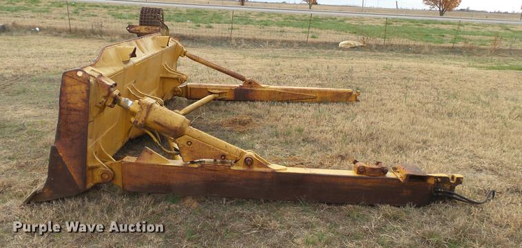 image for item DA2479 Komatsu D68E SU single tilt dozer blade