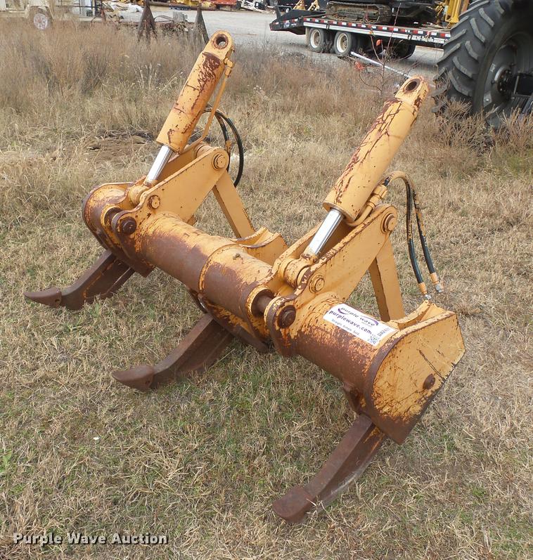 image for item DA2481 Case 1150 three shank ripper