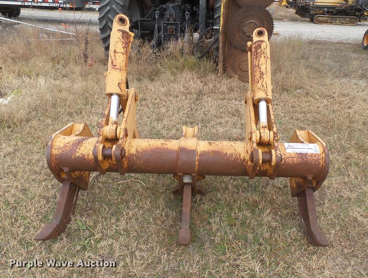 image for item DA2481 Case 1150 three shank ripper