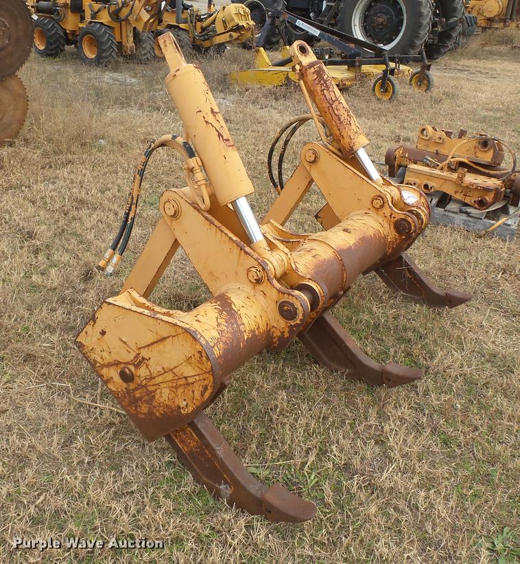 image for item DA2481 Case 1150 three shank ripper