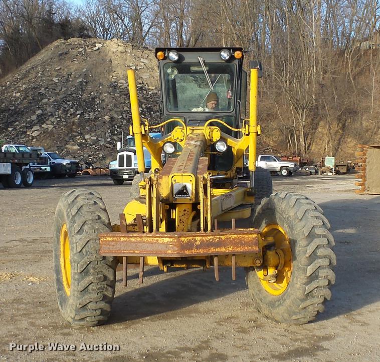 image for item DA3565 1976 John Deere 670 motor grader