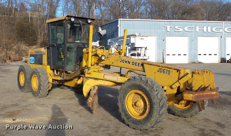 image for item DA3565 1976 John Deere 670 motor grader