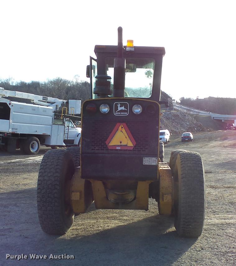 image for item DA3565 1976 John Deere 670 motor grader