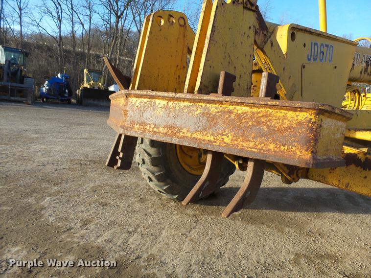 image for item DA3565 1976 John Deere 670 motor grader