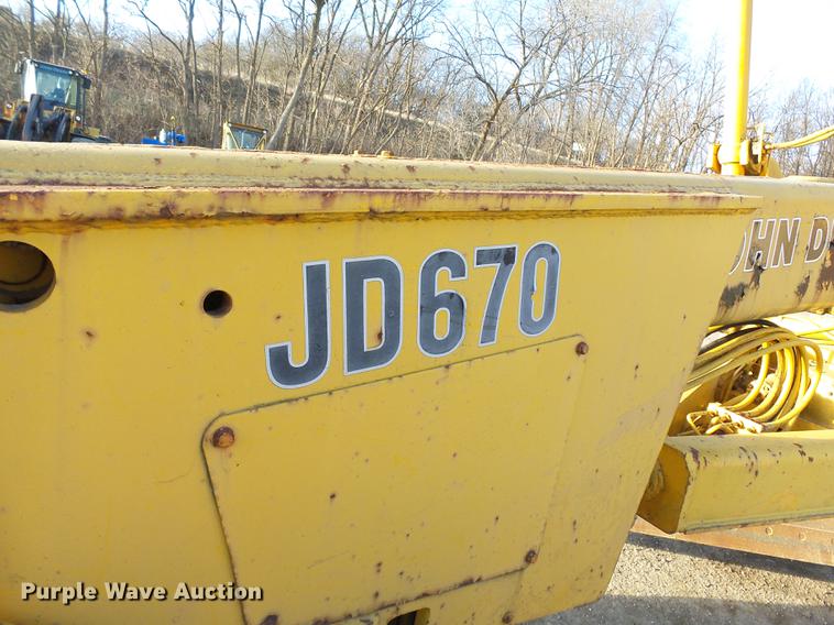 image for item DA3565 1976 John Deere 670 motor grader