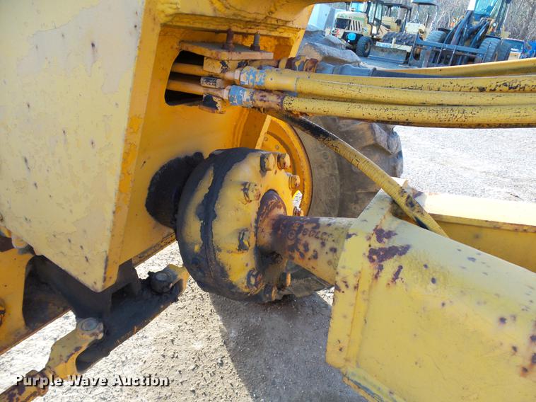 image for item DA3565 1976 John Deere 670 motor grader