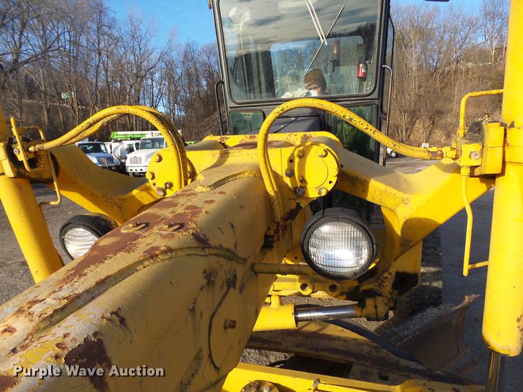 image for item DA3565 1976 John Deere 670 motor grader