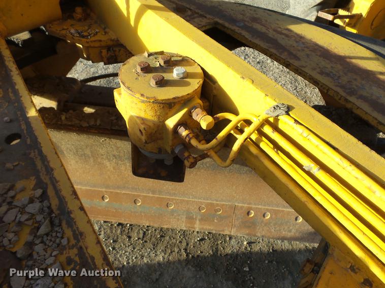 image for item DA3565 1976 John Deere 670 motor grader