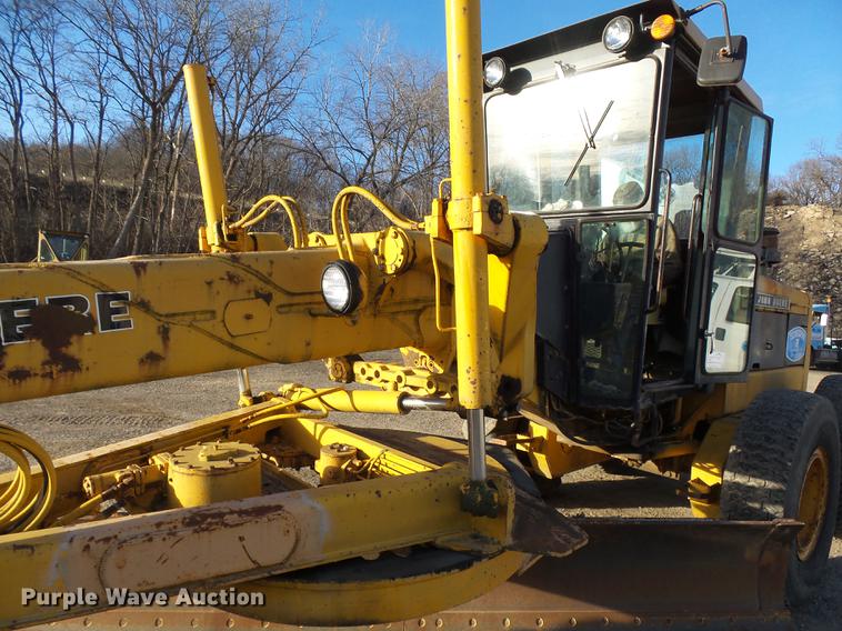 image for item DA3565 1976 John Deere 670 motor grader