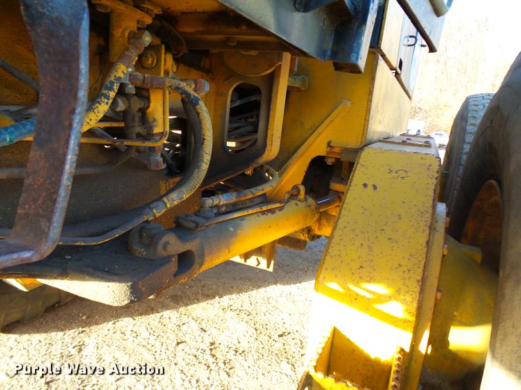 image for item DA3565 1976 John Deere 670 motor grader