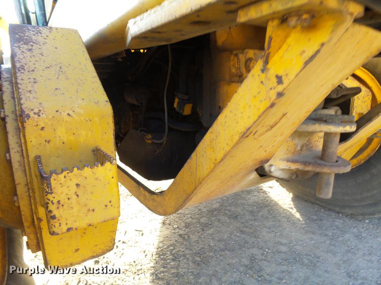 image for item DA3565 1976 John Deere 670 motor grader