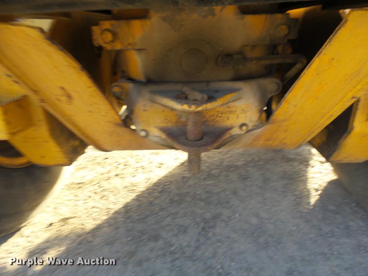 image for item DA3565 1976 John Deere 670 motor grader