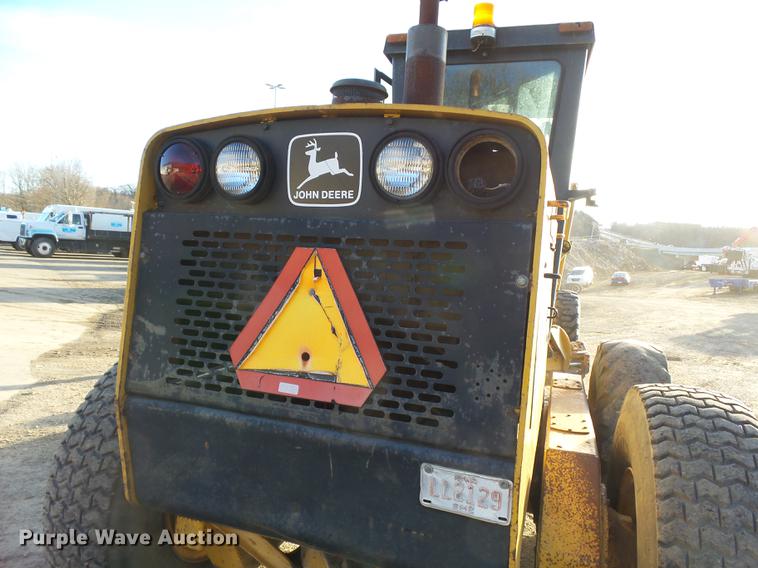 image for item DA3565 1976 John Deere 670 motor grader