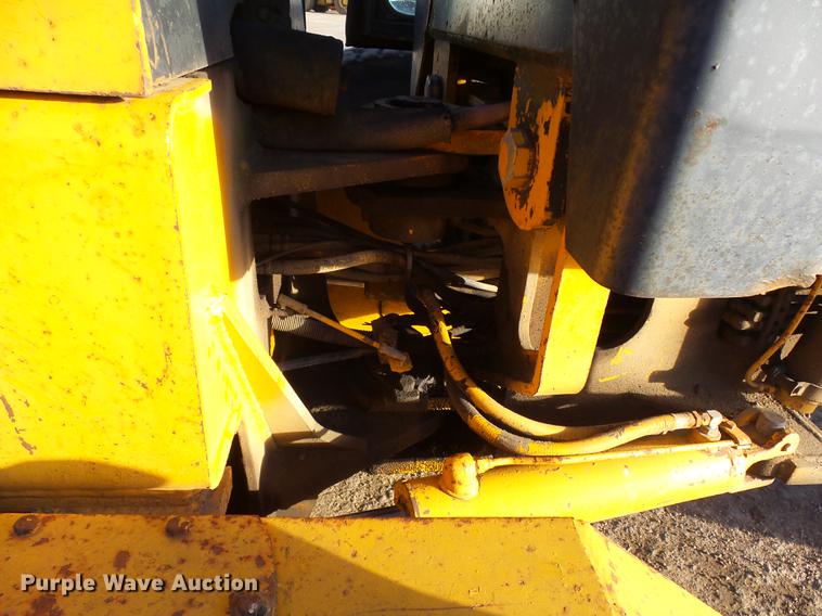 image for item DA3565 1976 John Deere 670 motor grader