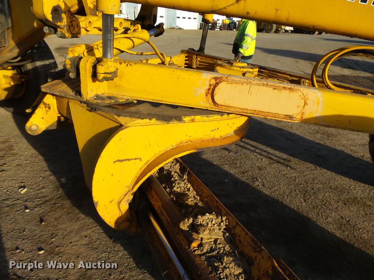 image for item DA3565 1976 John Deere 670 motor grader