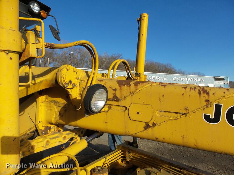 image for item DA3565 1976 John Deere 670 motor grader